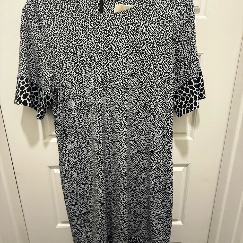 🎉Host Pick🎉Michael Kors Black & White Animal Print Shift - Size large